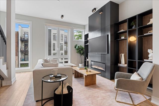 4230 W BELMONT Avenue, Chicago, IL 60641