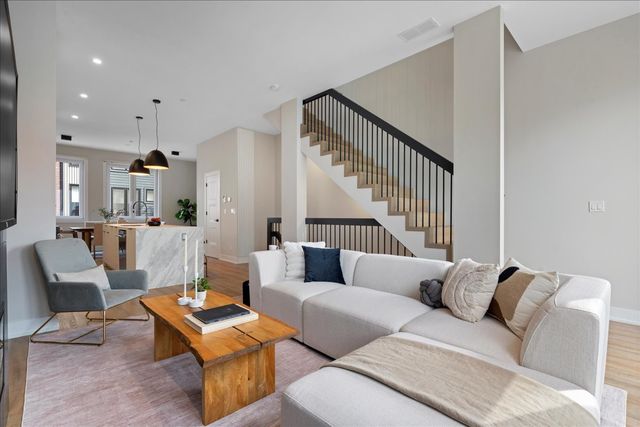 4230 W BELMONT Avenue, Chicago, IL 60641