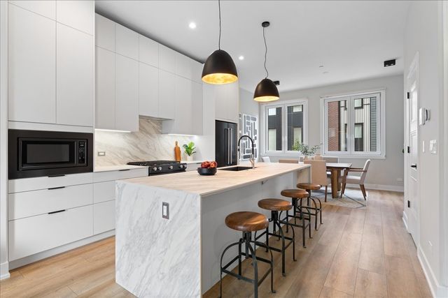 4230 W BELMONT Avenue, Chicago, IL 60641