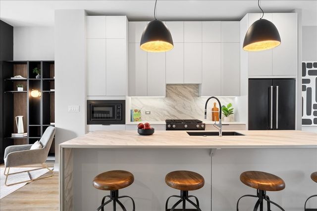 4230 W BELMONT Avenue, Chicago, IL 60641