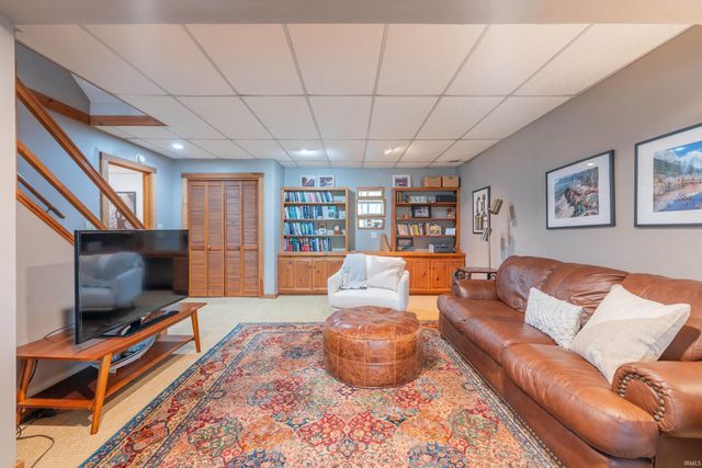 2750 E Buttonwood Drive, Bloomington, IN 47401