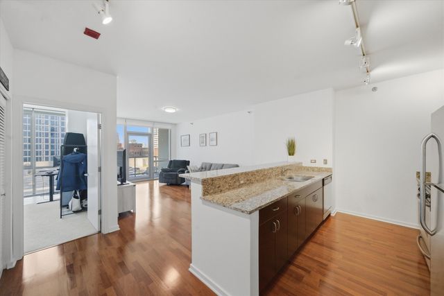 123 S Green Street 702B, Chicago, IL 60607