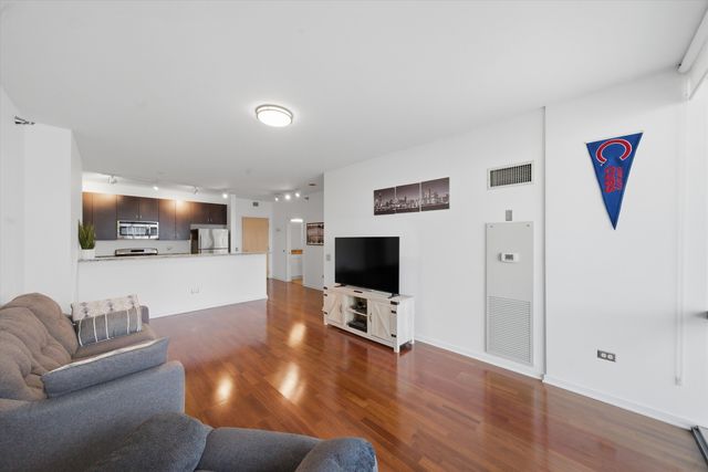 123 S Green Street 702B, Chicago, IL 60607