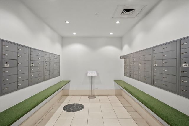 123 S Green Street 702B, Chicago, IL 60607