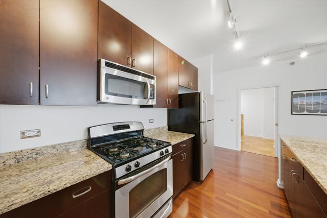 123 S Green Street 702B, Chicago, IL 60607