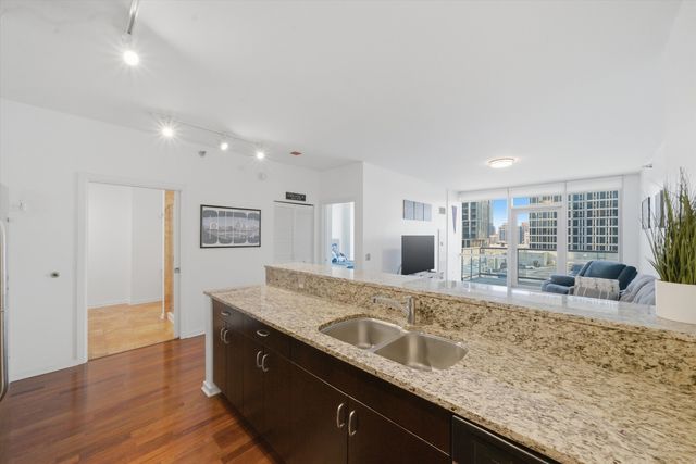 123 S Green Street 702B, Chicago, IL 60607