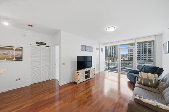 123 S Green Street 702B, Chicago, IL 60607