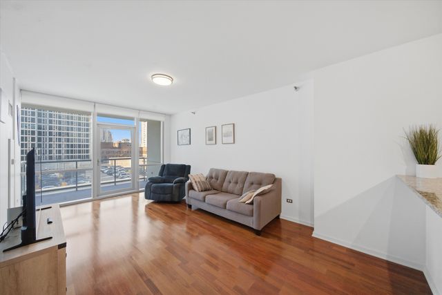 123 S Green Street 702B, Chicago, IL 60607