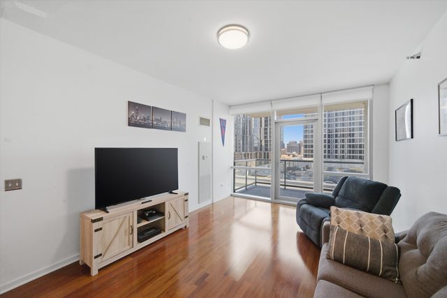 123 S Green Street 702B, Chicago, IL 60607