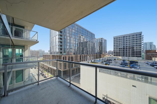 123 S Green Street 702B, Chicago, IL 60607
