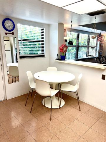 277 N Ocean Blvd 303, Boca Raton, FL 33432