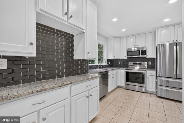 5402 ASHCOMB CT, Centreville, VA 20120