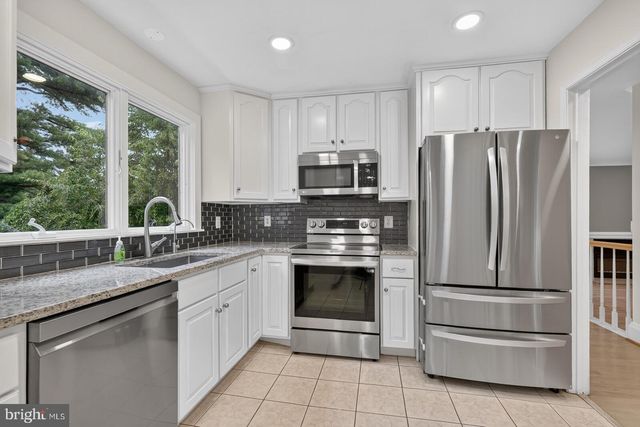 5402 ASHCOMB CT, Centreville, VA 20120