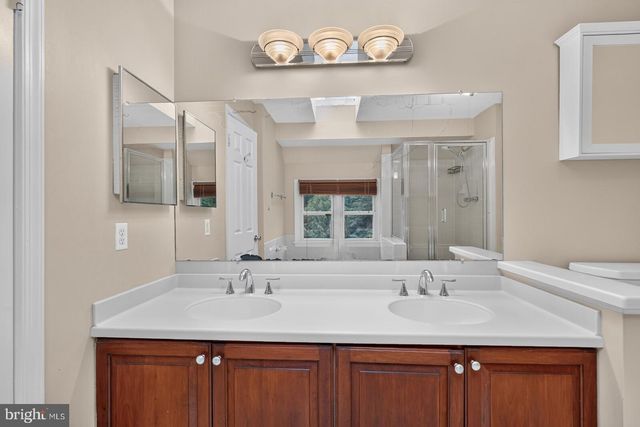 5402 ASHCOMB CT, Centreville, VA 20120
