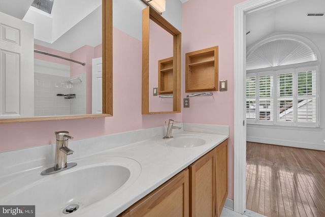 5402 ASHCOMB CT, Centreville, VA 20120