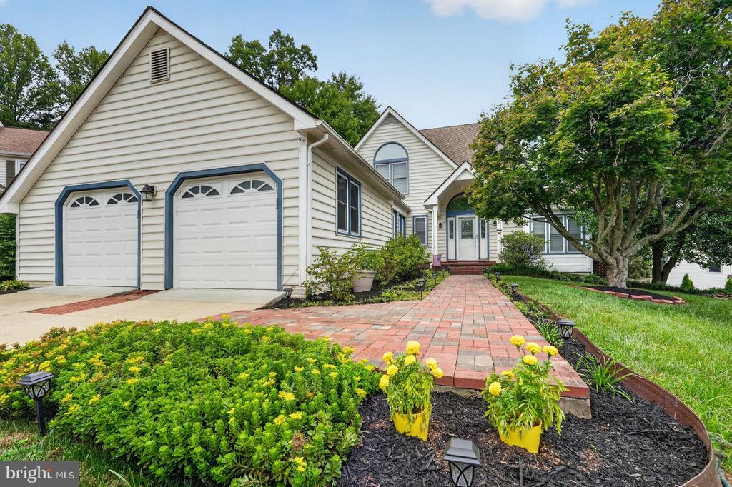 5402 ASHCOMB CT, Centreville, VA 20120