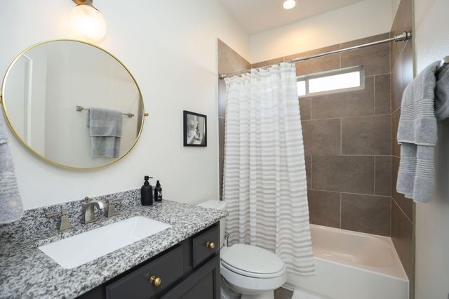 2220 Stuart Street, Houston, TX 77004