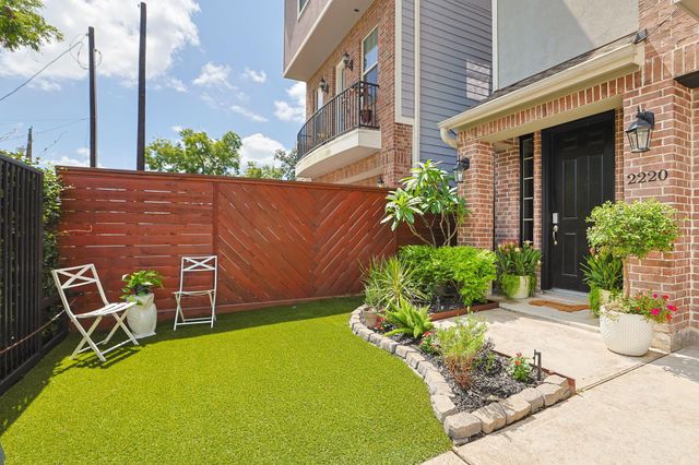2220 Stuart Street, Houston, TX 77004