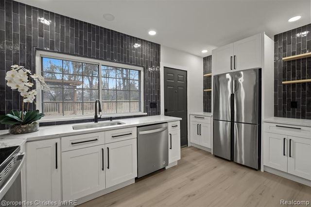 20191 Woodburn Drive, Southfield, MI 48075