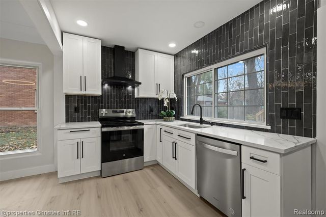 20191 Woodburn Drive, Southfield, MI 48075