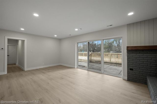 20191 Woodburn Drive, Southfield, MI 48075