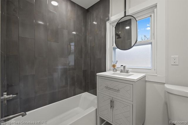 20191 Woodburn Drive, Southfield, MI 48075