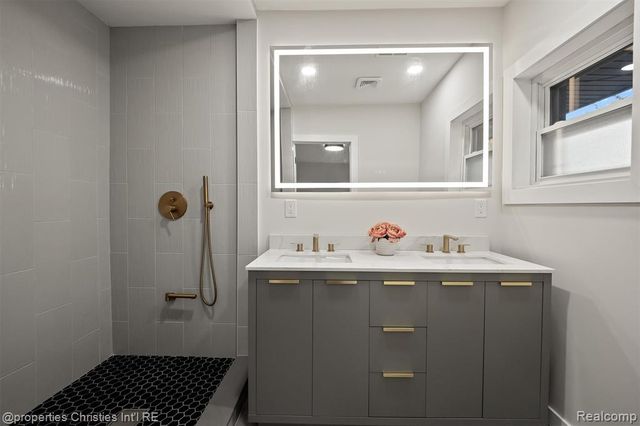 20191 Woodburn Drive, Southfield, MI 48075