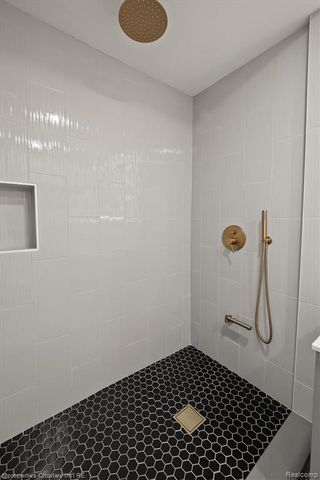 20191 Woodburn Drive, Southfield, MI 48075