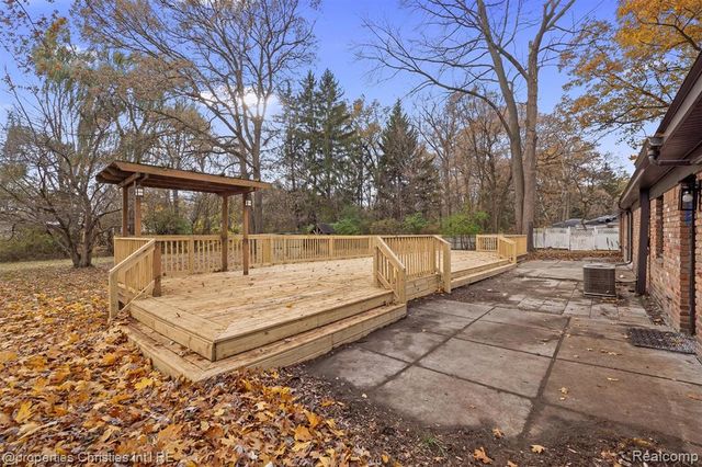 20191 Woodburn Drive, Southfield, MI 48075