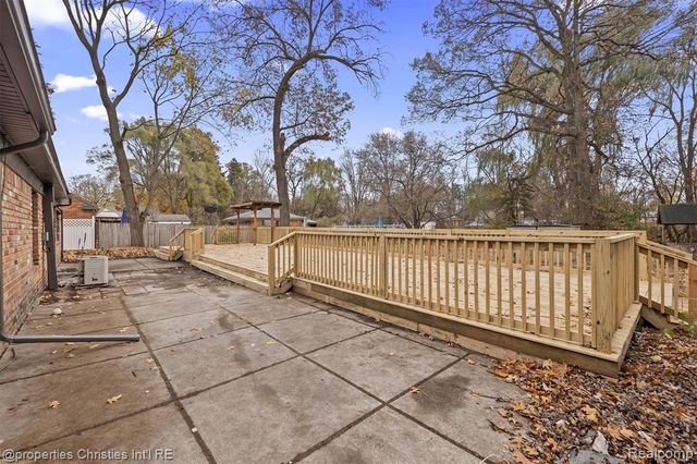 20191 Woodburn Drive, Southfield, MI 48075