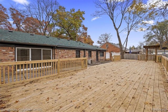 20191 Woodburn Drive, Southfield, MI 48075