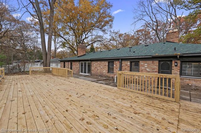 20191 Woodburn Drive, Southfield, MI 48075