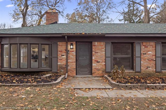 20191 Woodburn Drive, Southfield, MI 48075