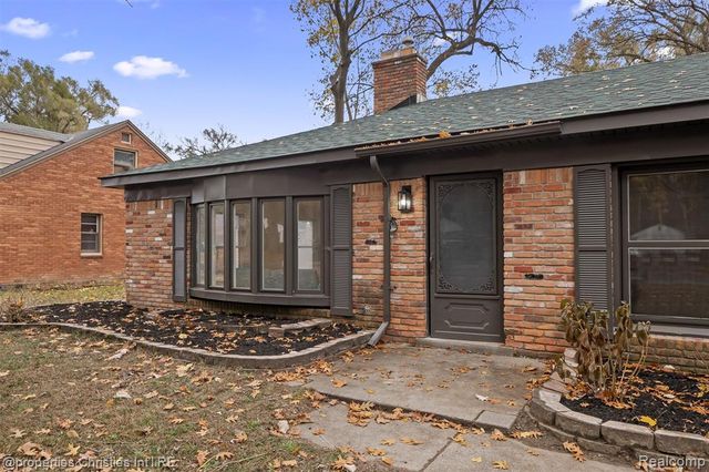 20191 Woodburn Drive, Southfield, MI 48075