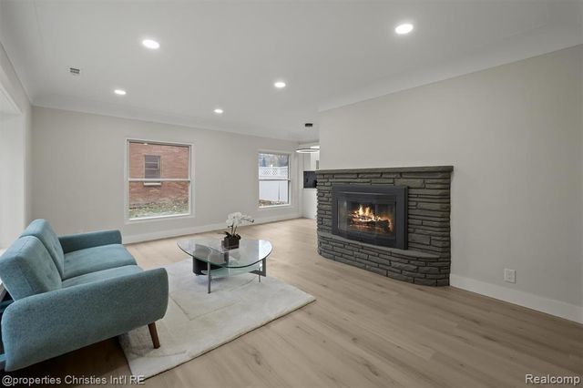 20191 Woodburn Drive, Southfield, MI 48075