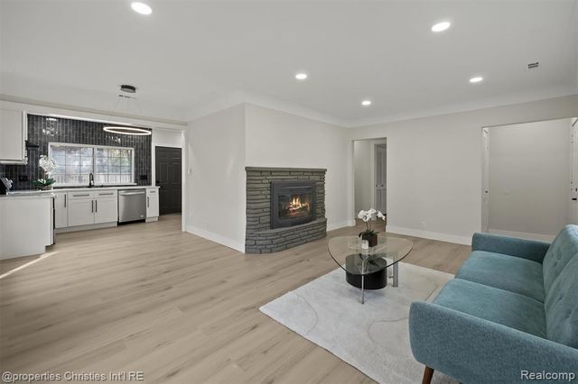 20191 Woodburn Drive, Southfield, MI 48075