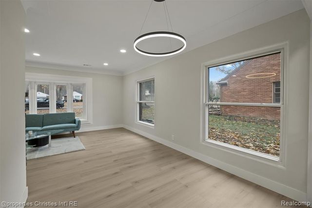 20191 Woodburn Drive, Southfield, MI 48075