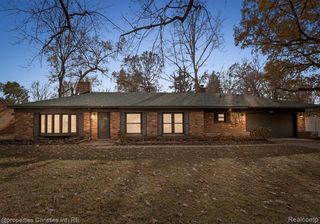 20191 Woodburn Drive, Southfield, MI 48075