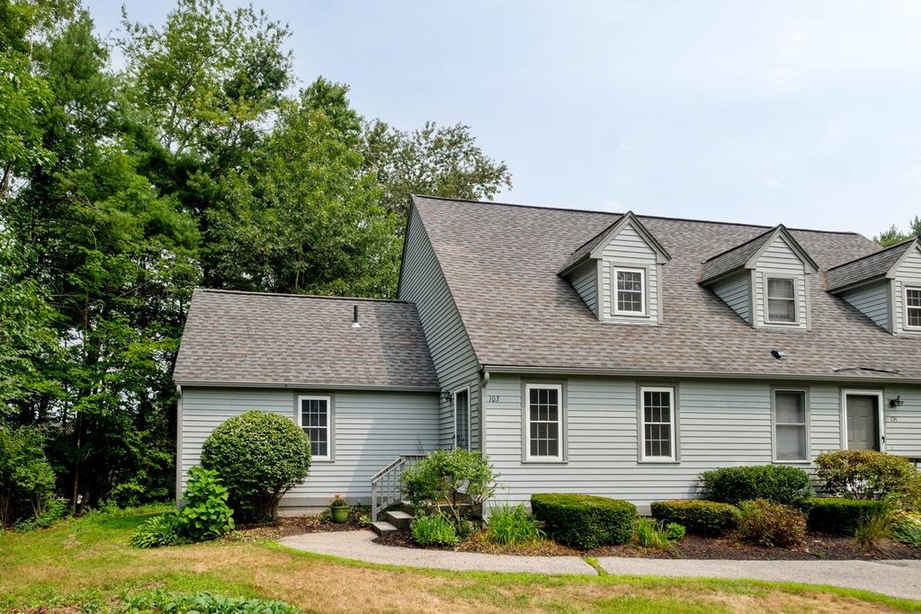 103 Glengarry Drive, Stratham, NH 03885
