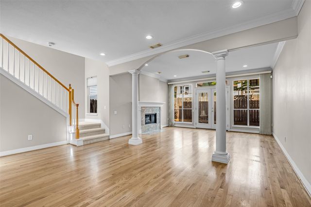 4916 Travis Street, Houston, TX 77002