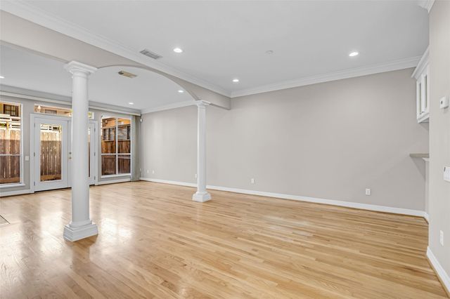 4916 Travis Street, Houston, TX 77002