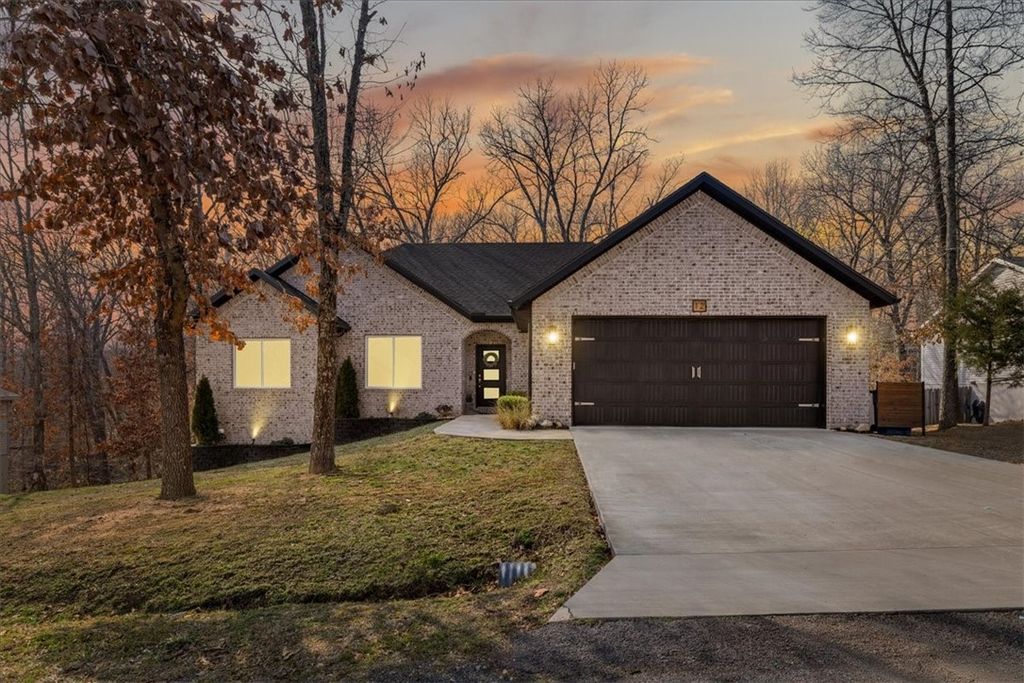 12 Reighton Drive, Bella Vista, AR 72714