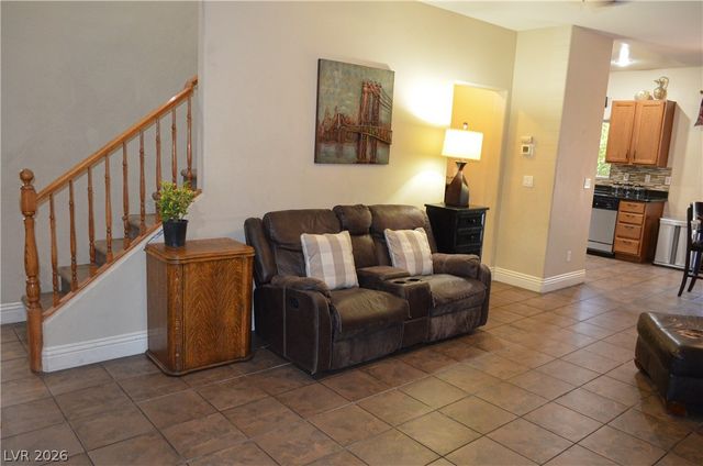 5596 Prospectors Creek Way, Las Vegas, NV 89122