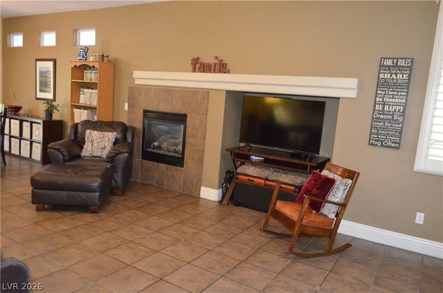 5596 Prospectors Creek Way, Las Vegas, NV 89122
