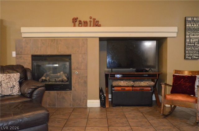 5596 Prospectors Creek Way, Las Vegas, NV 89122