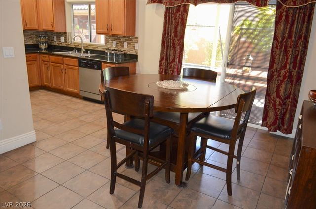5596 Prospectors Creek Way, Las Vegas, NV 89122