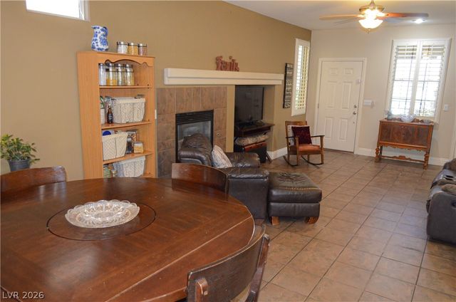 5596 Prospectors Creek Way, Las Vegas, NV 89122