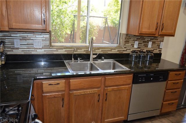 5596 Prospectors Creek Way, Las Vegas, NV 89122
