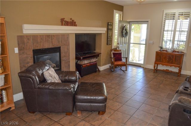 5596 Prospectors Creek Way, Las Vegas, NV 89122