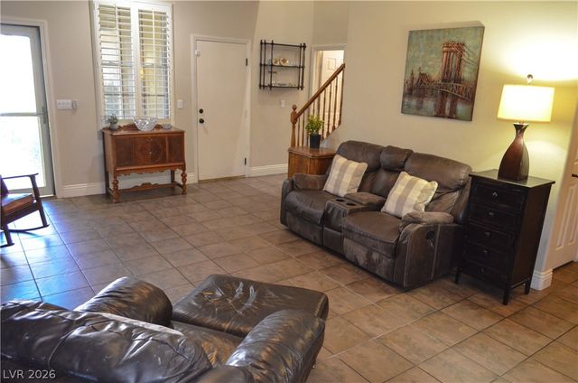 5596 Prospectors Creek Way, Las Vegas, NV 89122